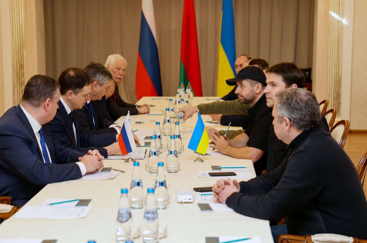 Ukraine and Russia representatives meet face-to-face for Ukraine Russia peace talks