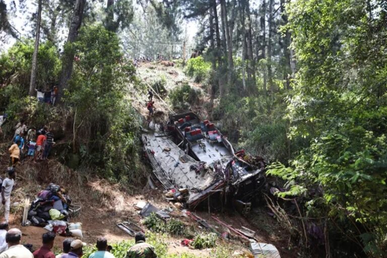 Sri Lanka bus crash rescue teams seen retrieving injured passengers from a ravine after a deadly accident near Kotmale.