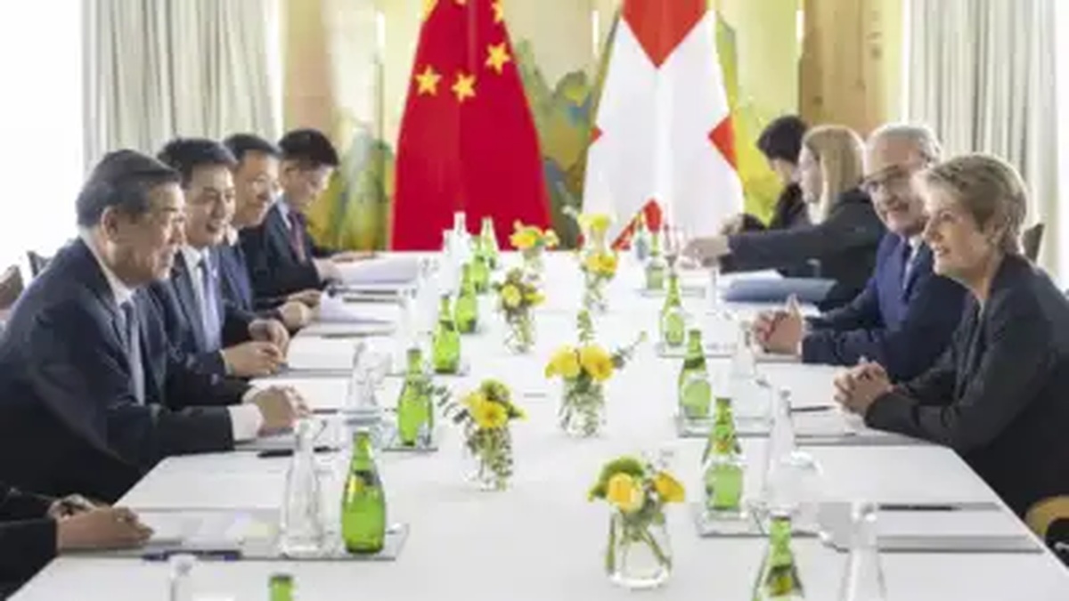 U.S.–China trade talks underway in Geneva with delegates seated across a negotiation table.